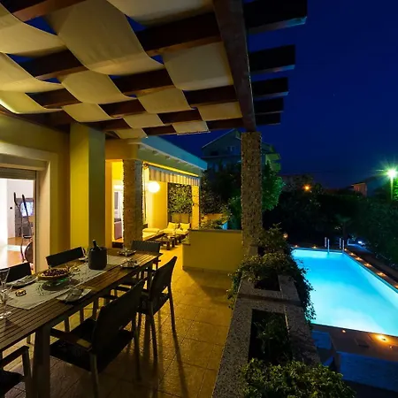 Vikendica Holiday Home Vila Luna