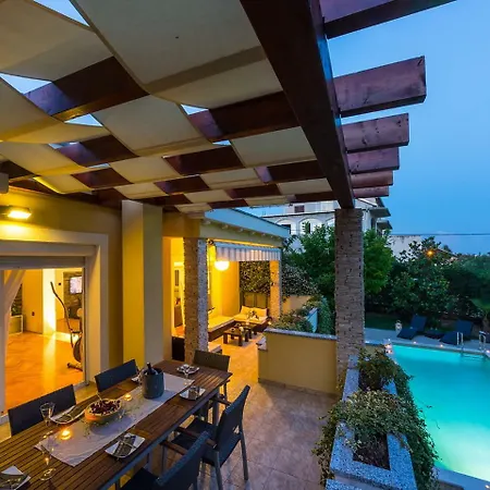 Holiday Home Vila Luna Vikendica