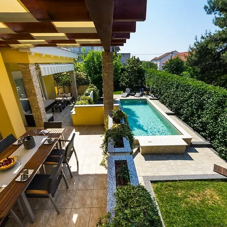 Holiday Home Vila Luna Vikendica *
