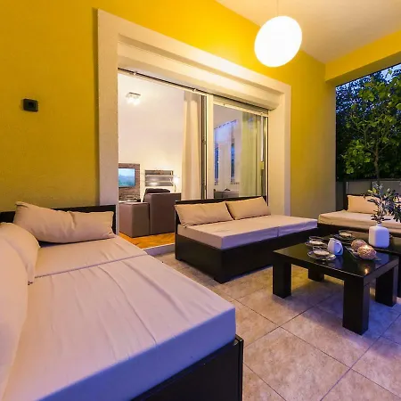 Holiday Home Vila Luna *