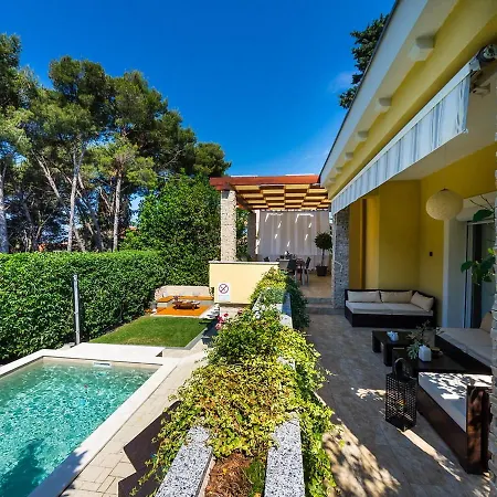 Vikendica Holiday Home Vila Luna