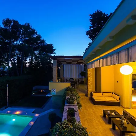 Holiday Vila Luna * زادار